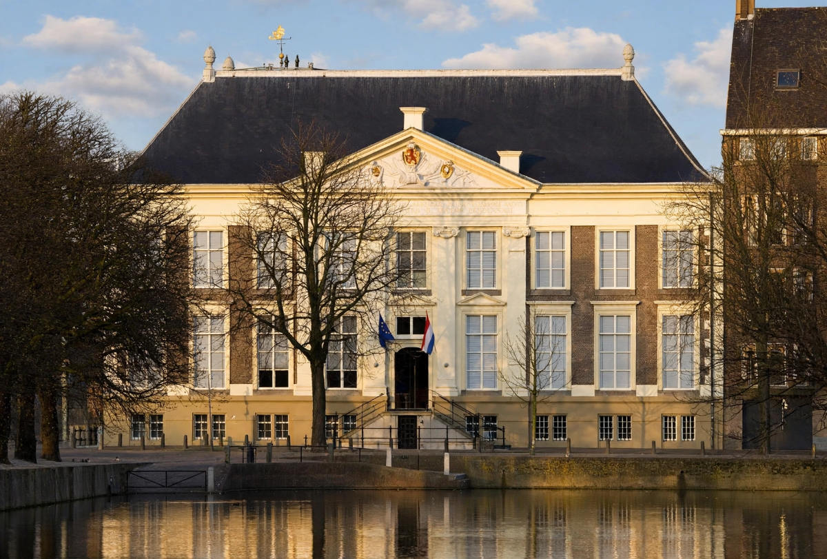 Na een bezoek aan het Haags Historisch Museum heeft Jessica nog heel veel vragen.jpg.
